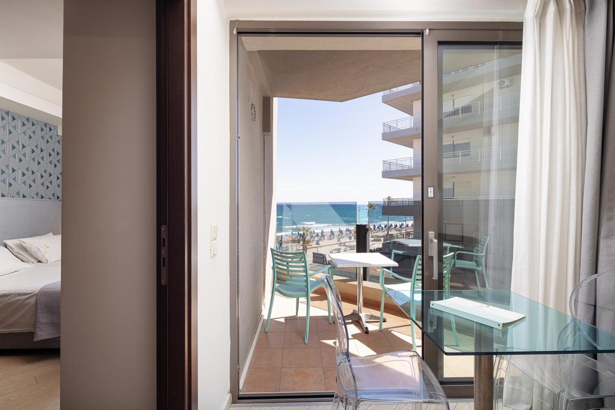 Steris Elegant Beach Hotel & Apartments 罗希姆诺 外观 照片