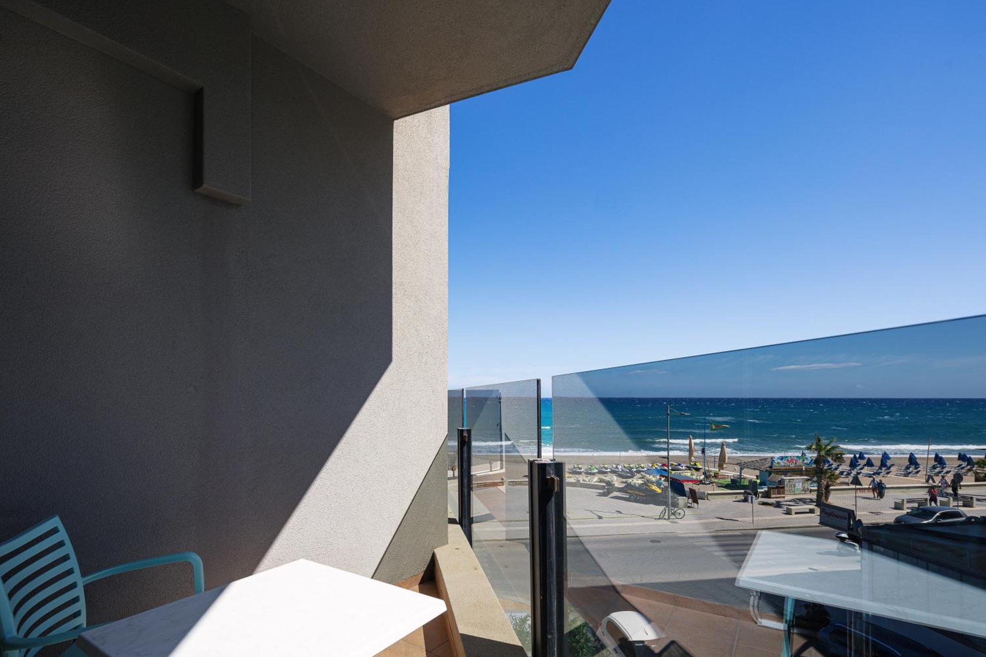 Steris Elegant Beach Hotel & Apartments 罗希姆诺 外观 照片
