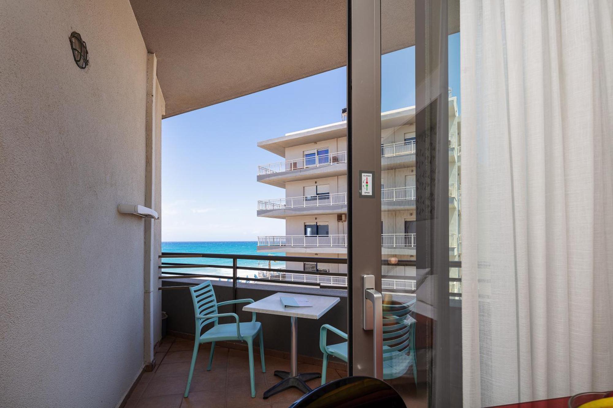 Steris Elegant Beach Hotel & Apartments 罗希姆诺 外观 照片