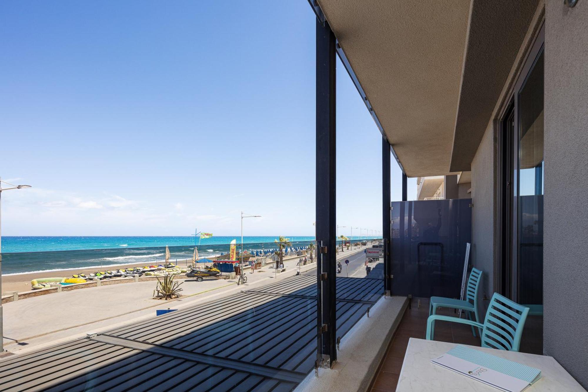 Steris Elegant Beach Hotel & Apartments 罗希姆诺 外观 照片