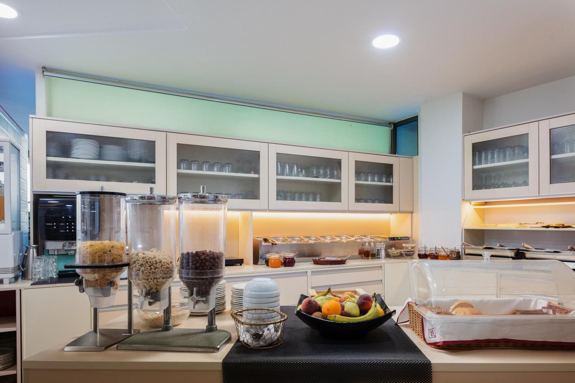 Steris Elegant Beach Hotel & Apartments 罗希姆诺 外观 照片