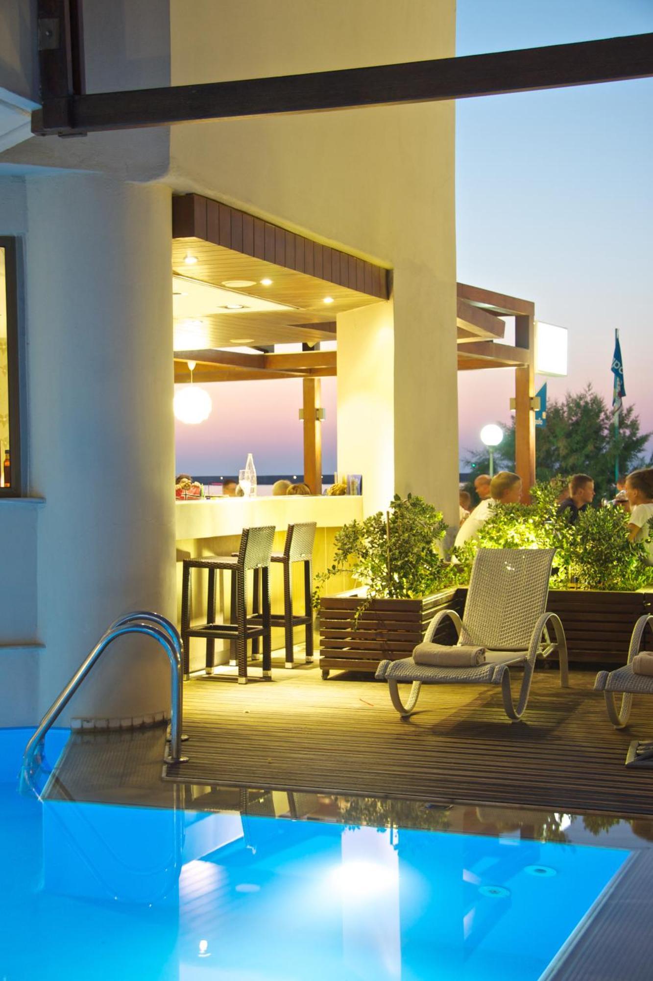 Steris Elegant Beach Hotel & Apartments 罗希姆诺 外观 照片