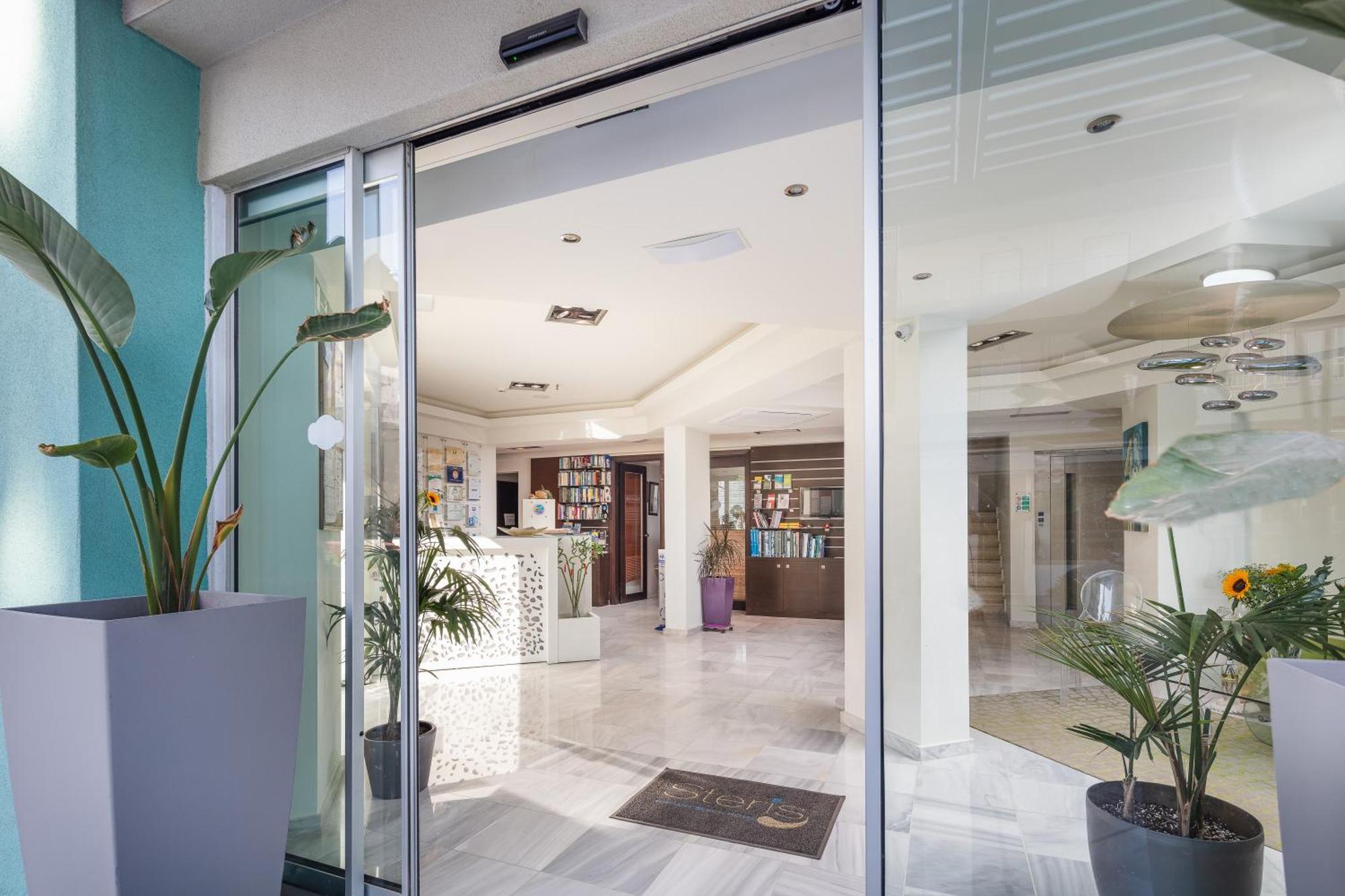 Steris Elegant Beach Hotel & Apartments 罗希姆诺 外观 照片